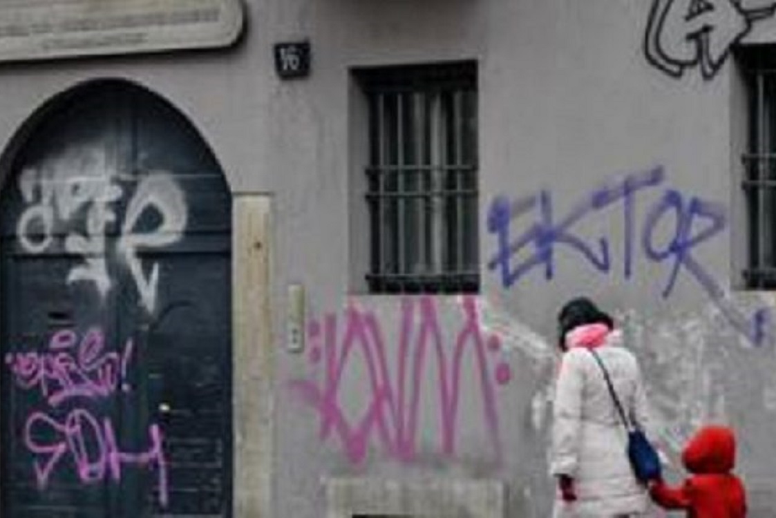 MilanoPost Milano imbrattata