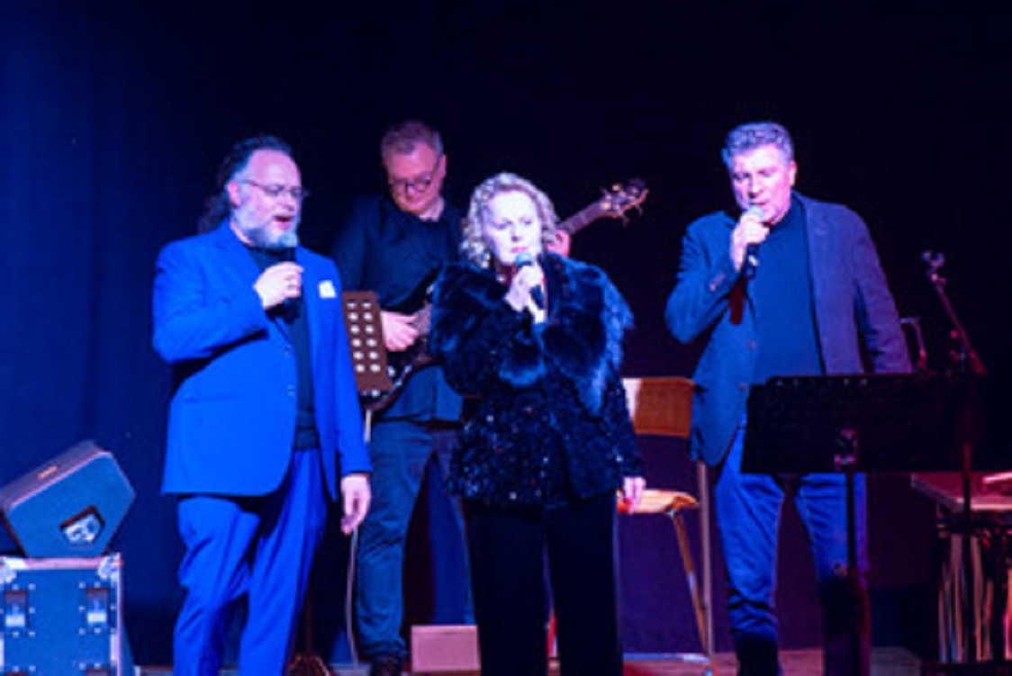 Katia Ricciarelli e il cast di Noi