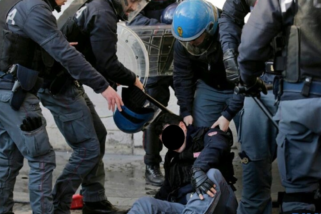 Poliziotti aggrediti