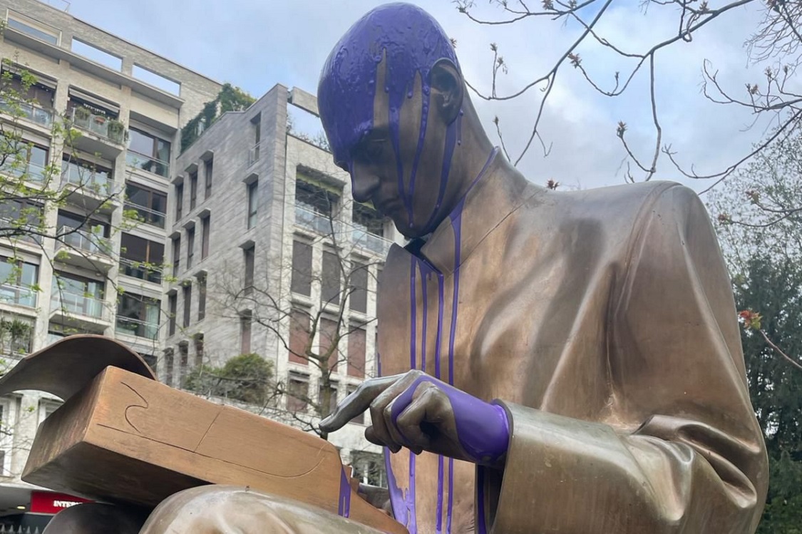 MilanoPost Statua Montanelli imbrattata