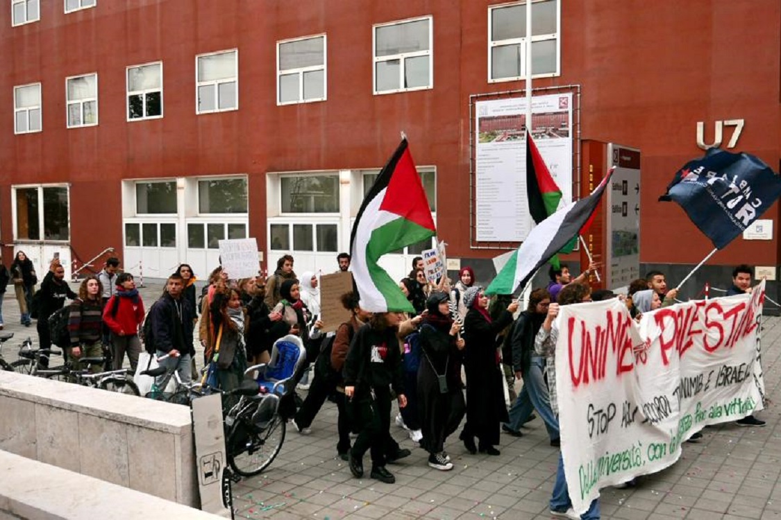 MilanoPost Università Bicocca, presidio contro bando Maeci con Israele