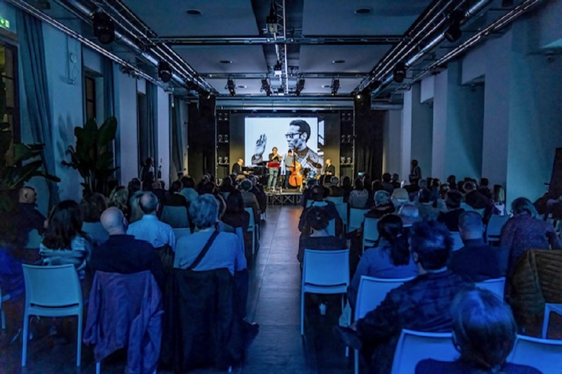 Il-Polillo-ARt-COintainer-