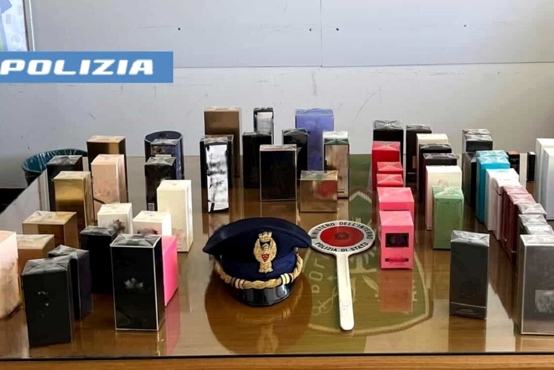furto profumi polizia