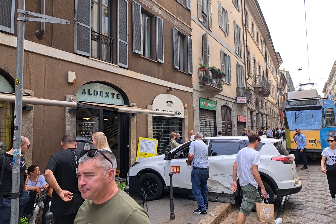Incidente via Broletto