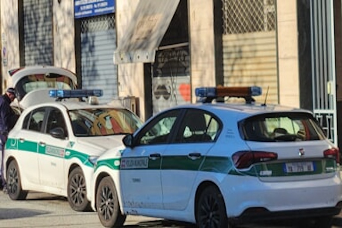 Tragedia della solitudine in Barriera di Milano: trovato senza vita in casa un 80enne