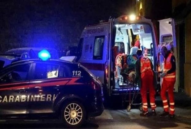 Una donna accoltellata